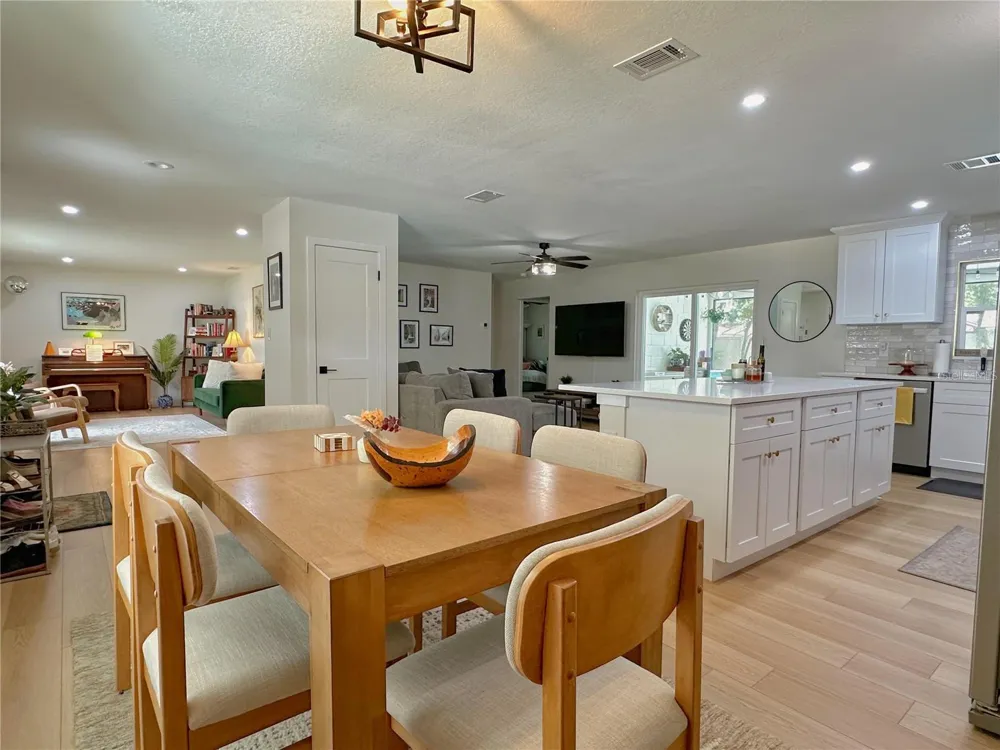 4858 BRENDA DRIVE Orlando, FL 32812