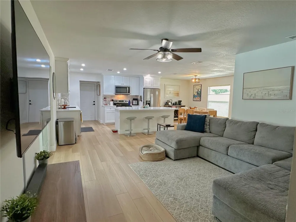 4858 BRENDA DRIVE Orlando, FL 32812