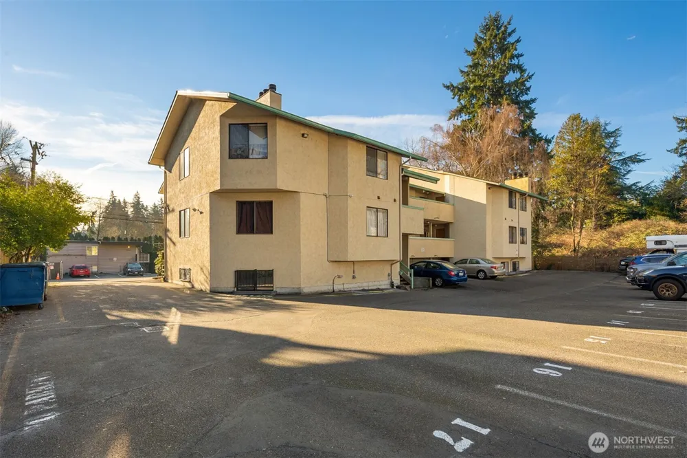 3024 NE 143rd Street #103 Seattle, WA 98125