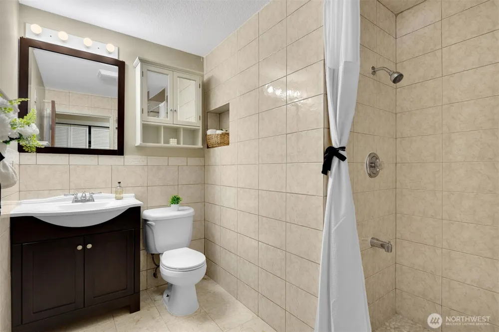 3024 NE 143rd Street #103 Seattle, WA 98125