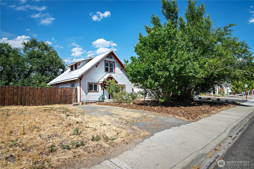 307 W 14th Avenue Ellensburg, WA 98926