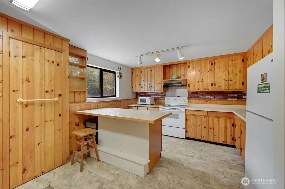 73 Ponderosa Place Nordland, WA 98358
