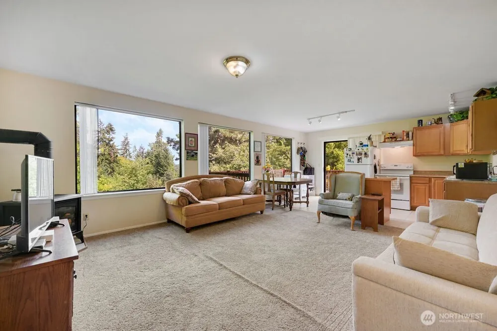 73 Ponderosa Place Nordland, WA 98358
