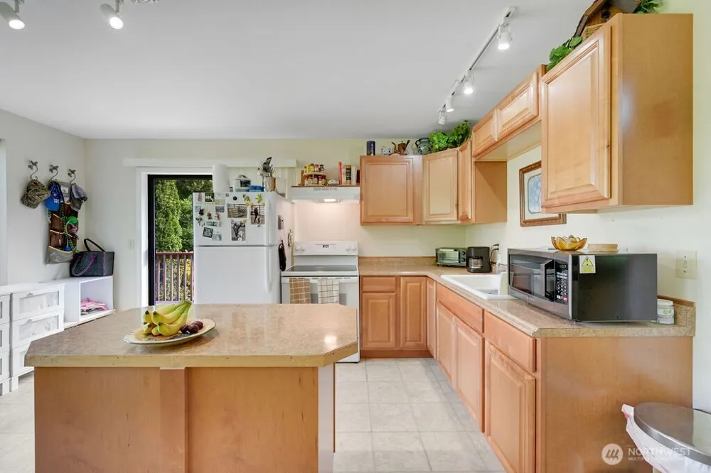 73 Ponderosa Place Nordland, WA 98358