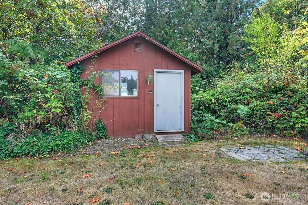 73 Ponderosa Place Nordland, WA 98358