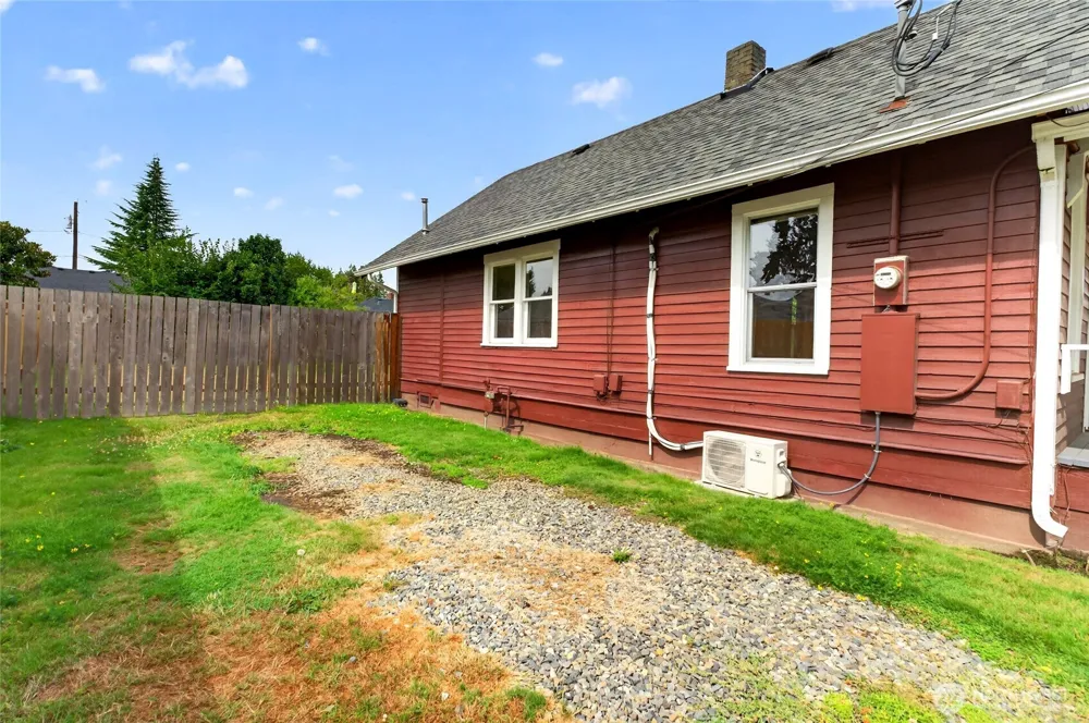 520 12th Street SE Puyallup, WA 98372