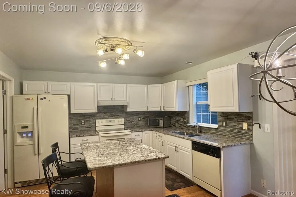 1645 Marshbank Drive Pontiac City, MI 48340