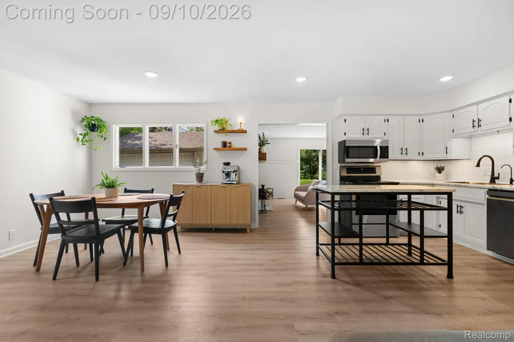 264 Nichols Drive Saline City, MI 48176