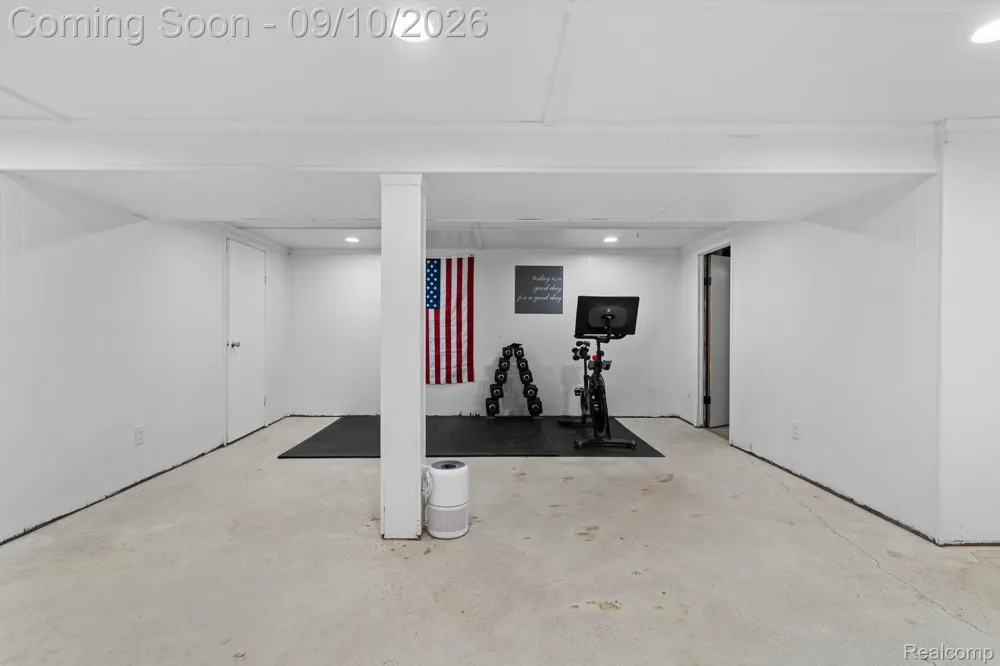 264 Nichols Drive Saline City, MI 48176