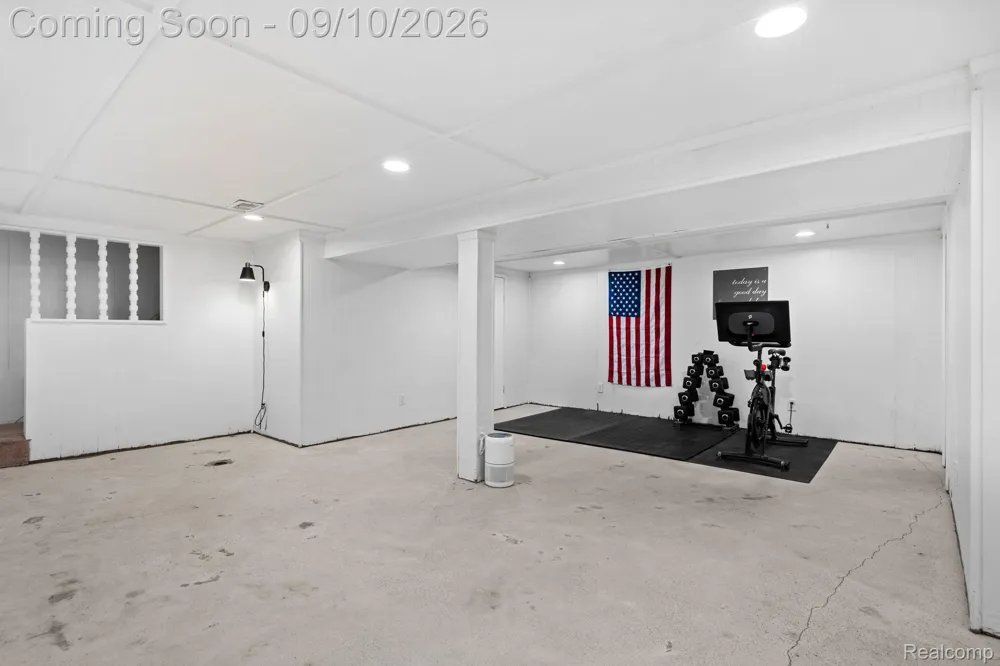 264 Nichols Drive Saline City, MI 48176