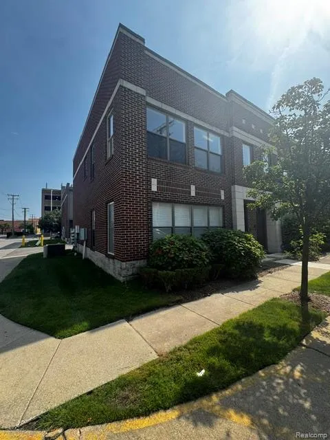 52 W Bethune Street Detroit City, MI 48202