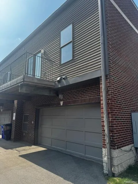 52 W Bethune Street Detroit City, MI 48202