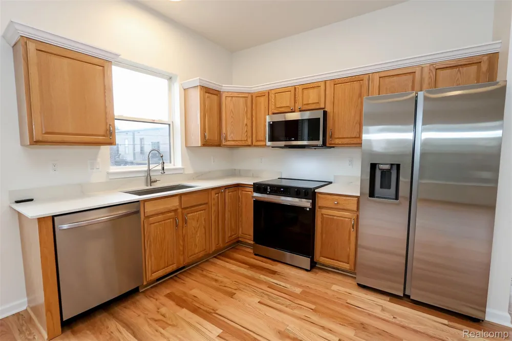 52 W Bethune Street Detroit City, MI 48202