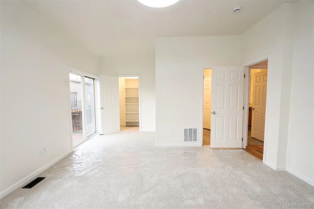 52 W Bethune Street Detroit City, MI 48202