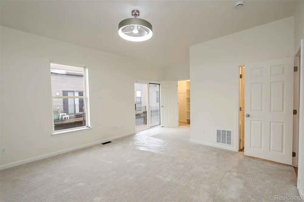 52 W Bethune Street Detroit City, MI 48202