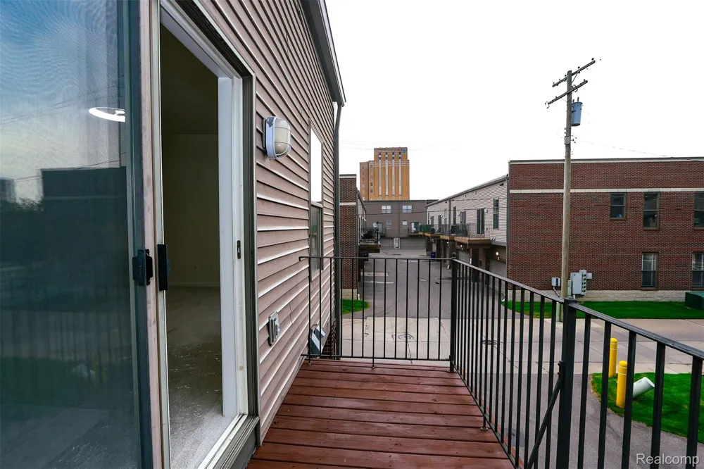 52 W Bethune Street Detroit City, MI 48202