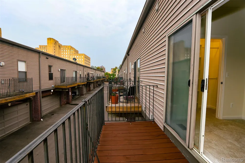 52 W Bethune Street Detroit City, MI 48202