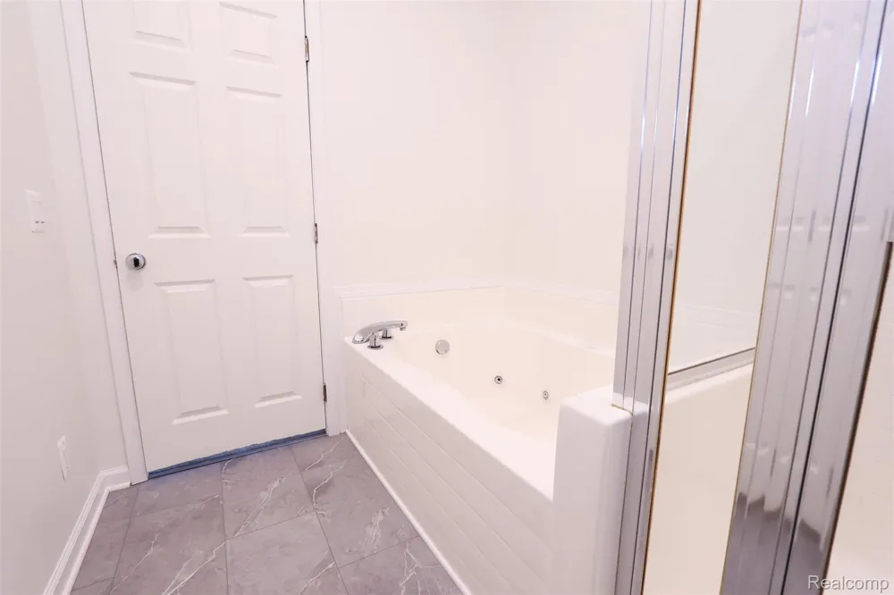 52 W Bethune Street Detroit City, MI 48202