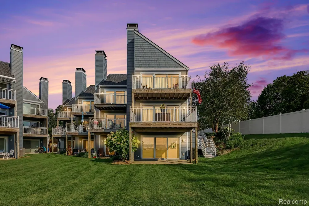 215 North Shore Drive #1 South Haven City, MI 49090