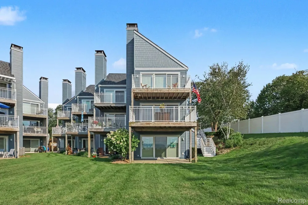 215 North Shore Drive #1 South Haven City, MI 49090