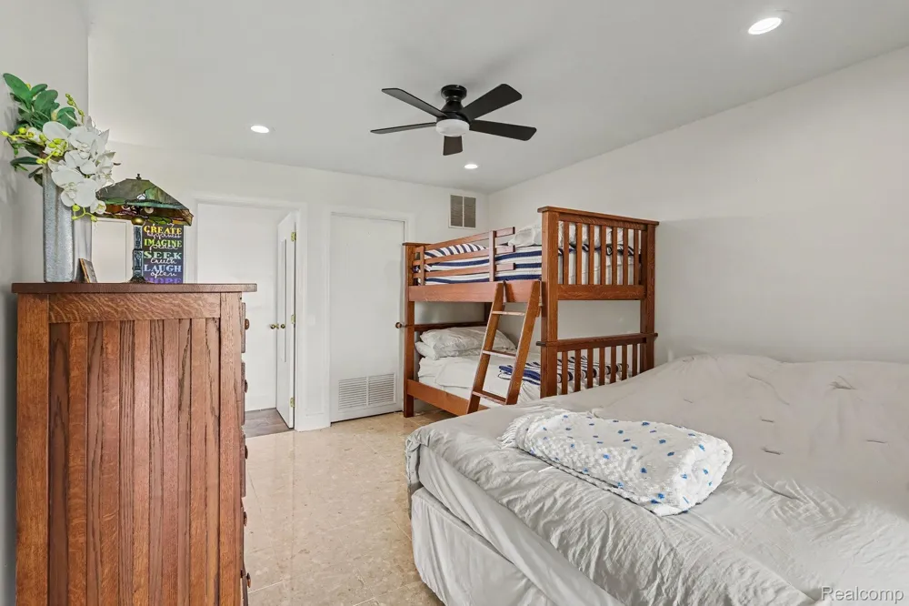 215 North Shore Drive #1 South Haven City, MI 49090