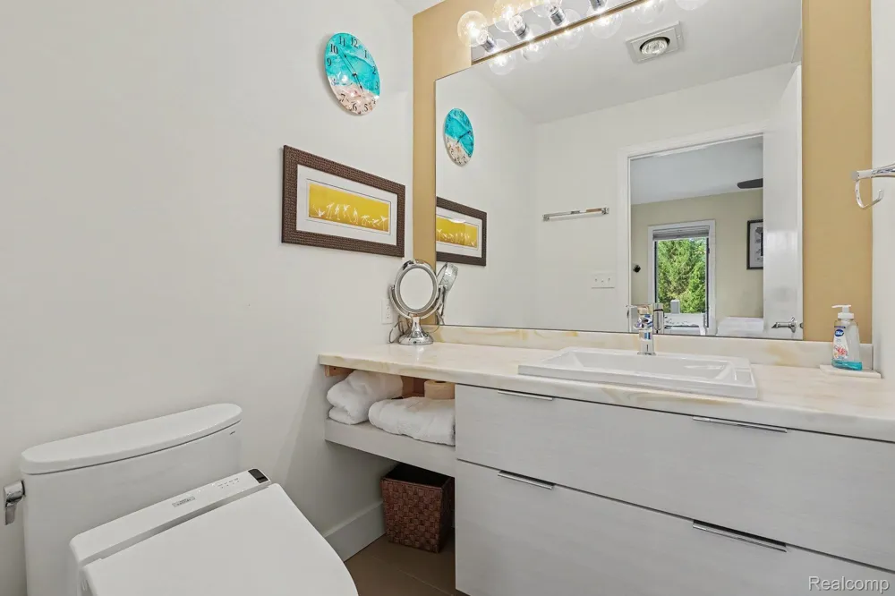 215 North Shore Drive #1 South Haven City, MI 49090