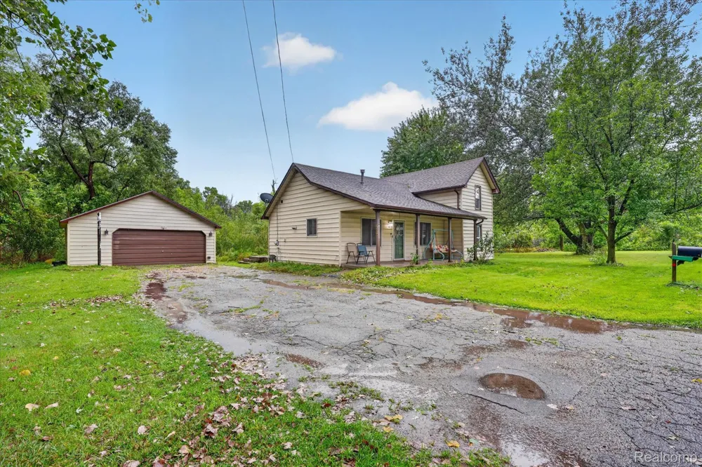 416 Thomas Street Holly Village, MI 48442