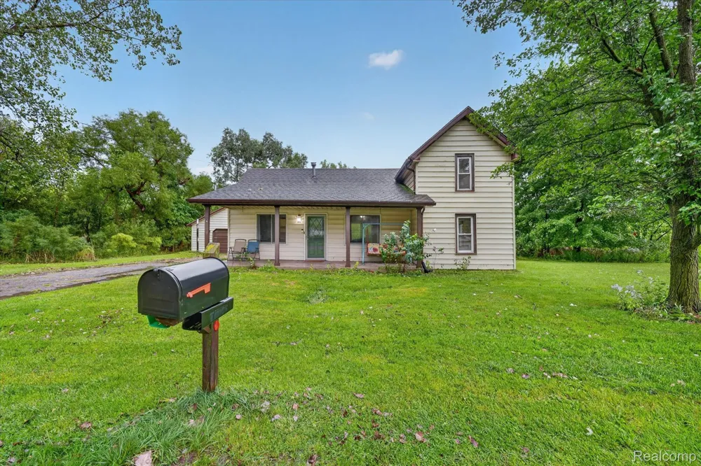 416 Thomas Street Holly Village, MI 48442