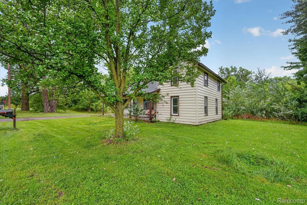 416 Thomas Street Holly Village, MI 48442