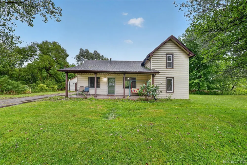 416 Thomas Street Holly Village, MI 48442