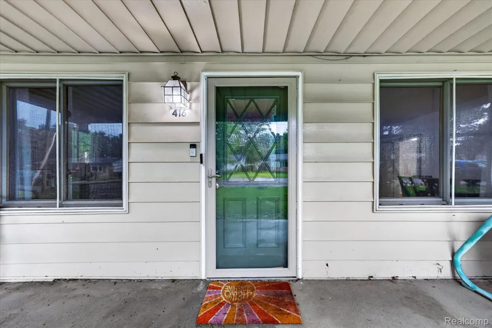 416 Thomas Street Holly Village, MI 48442