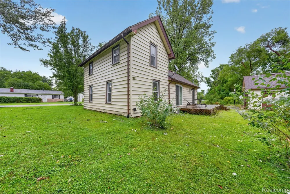 416 Thomas Street Holly Village, MI 48442