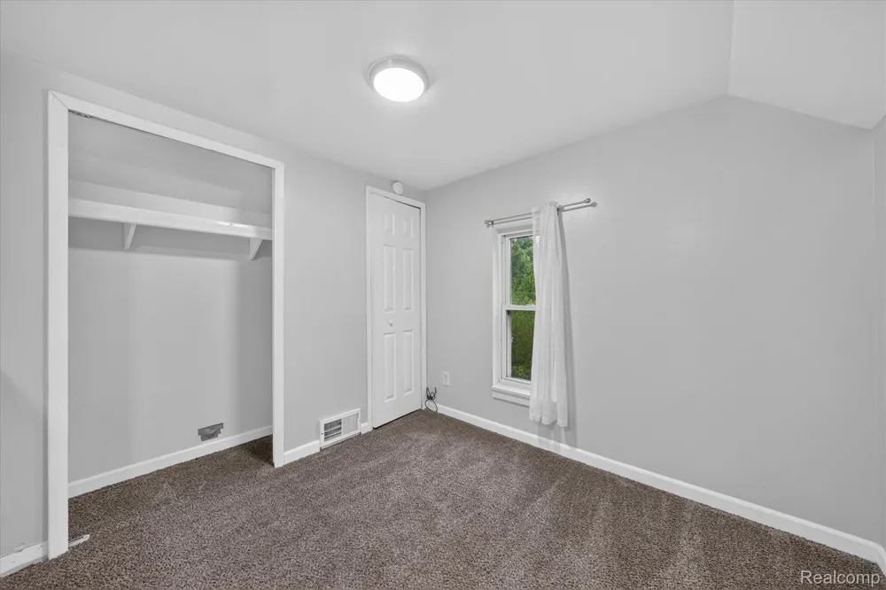 416 Thomas Street Holly Village, MI 48442