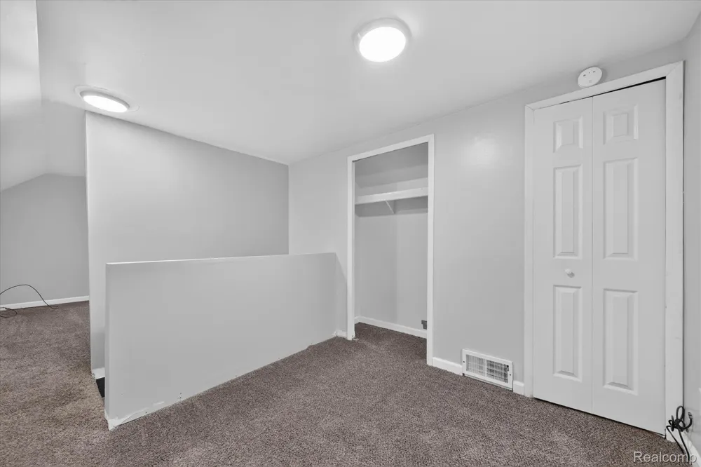 416 Thomas Street Holly Village, MI 48442