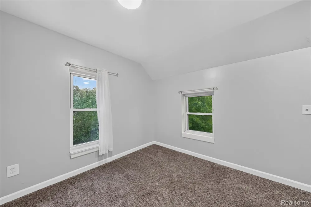 416 Thomas Street Holly Village, MI 48442