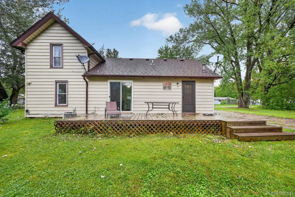 416 Thomas Street Holly Village, MI 48442