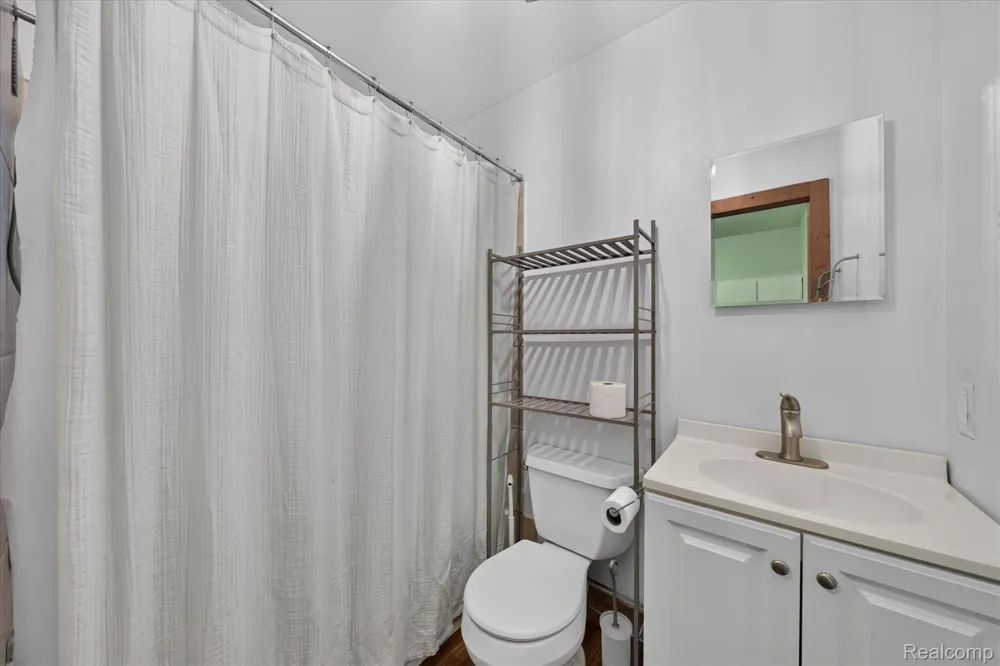 416 Thomas Street Holly Village, MI 48442