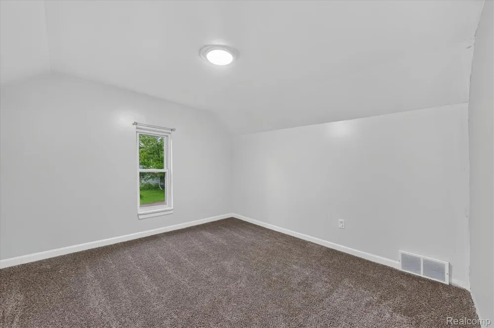 416 Thomas Street Holly Village, MI 48442