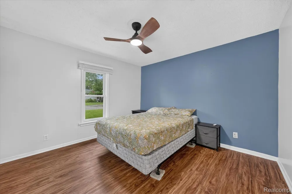 416 Thomas Street Holly Village, MI 48442