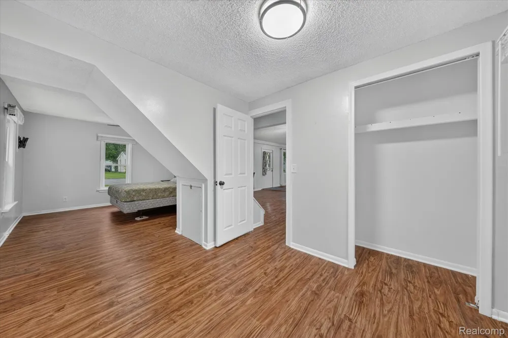 416 Thomas Street Holly Village, MI 48442