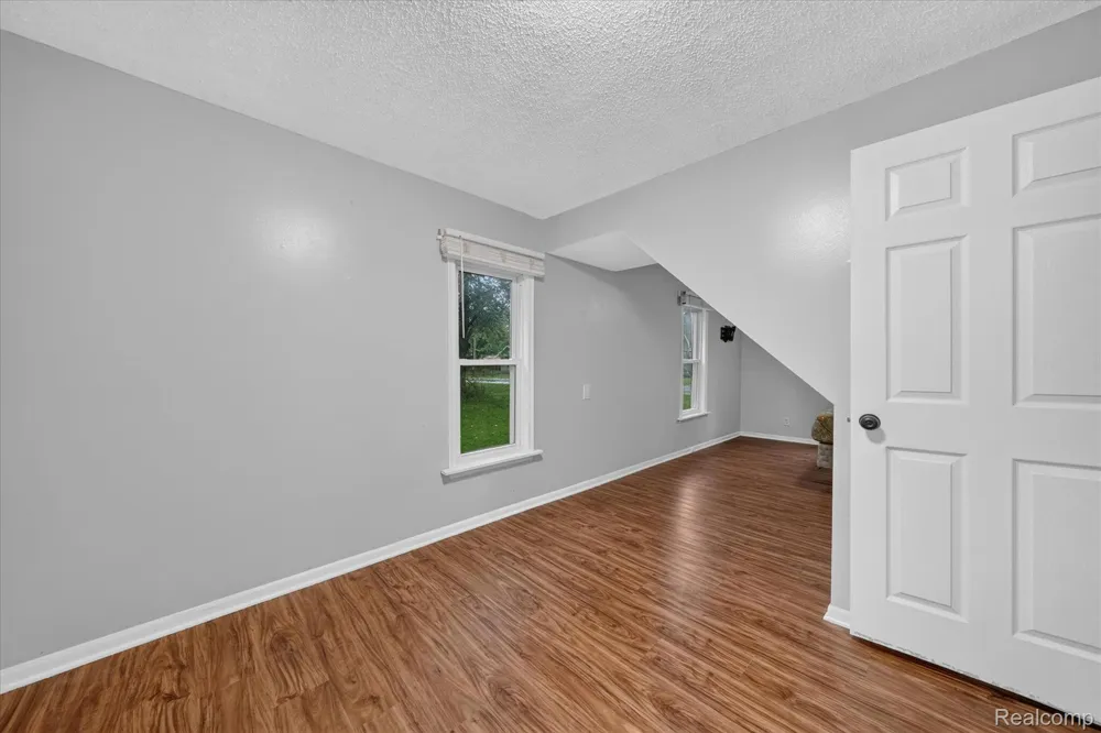 416 Thomas Street Holly Village, MI 48442