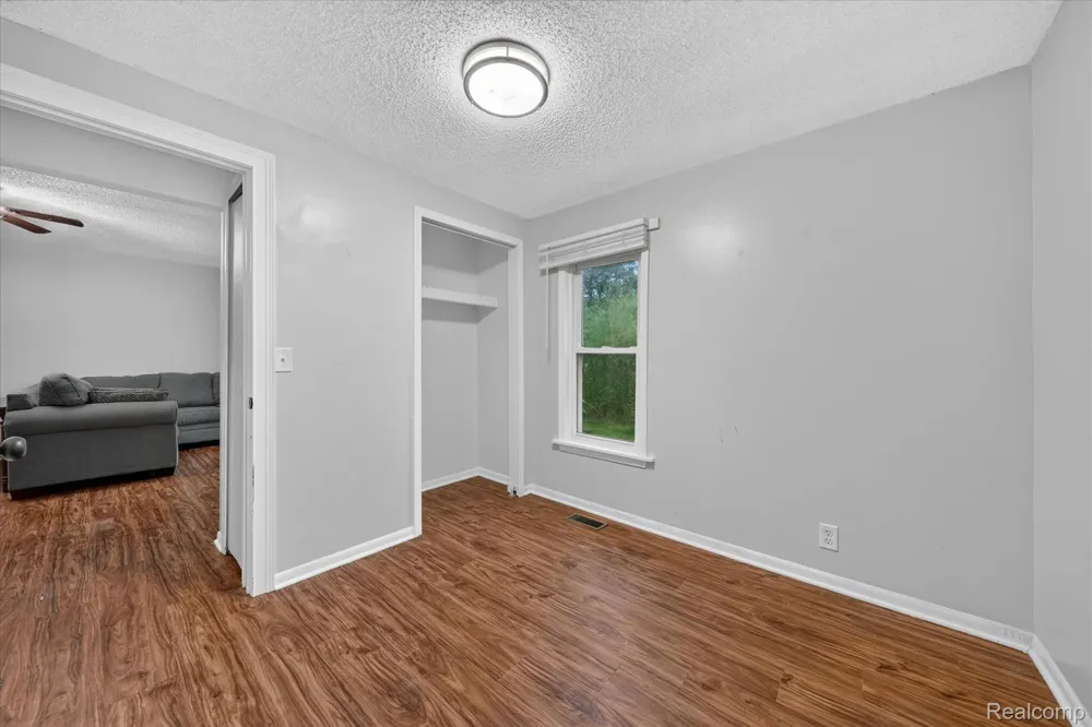 416 Thomas Street Holly Village, MI 48442
