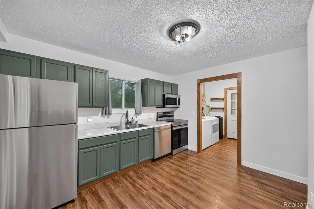 416 Thomas Street Holly Village, MI 48442