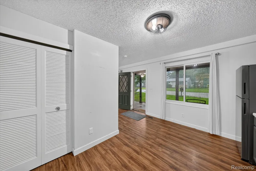 416 Thomas Street Holly Village, MI 48442