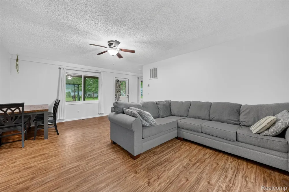416 Thomas Street Holly Village, MI 48442