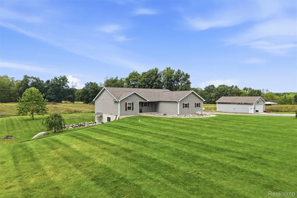 7433 Mabley Hill Road Tyrone Township, MI 48430