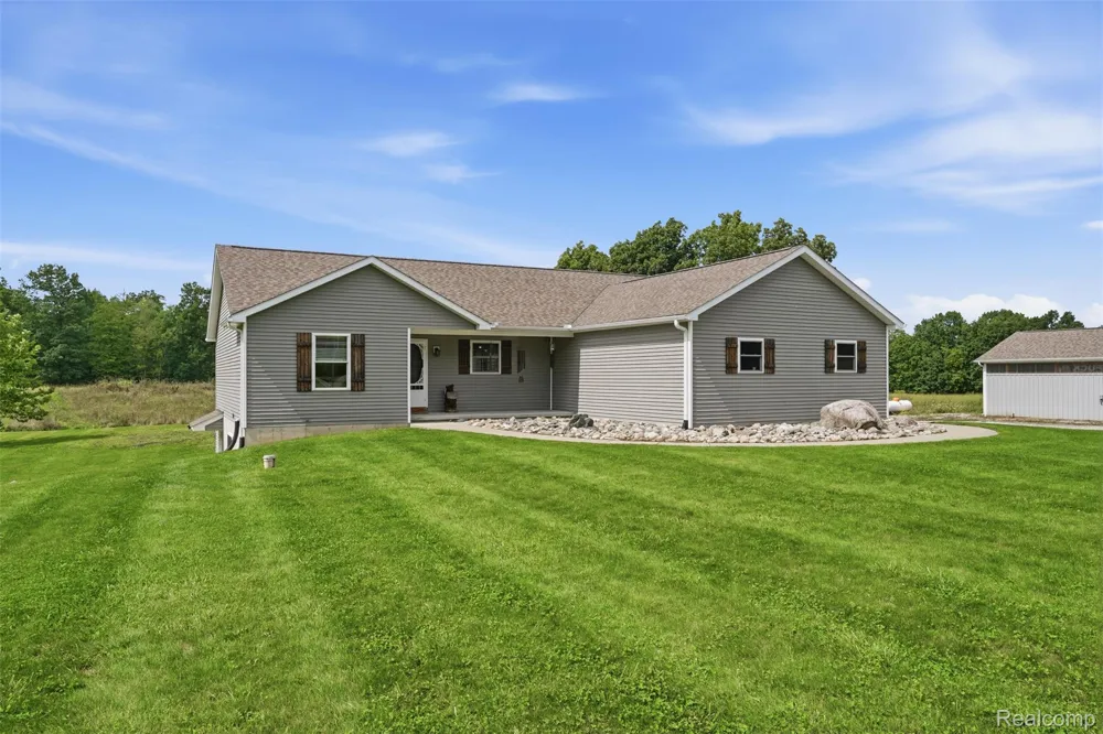 7433 Mabley Hill Road Tyrone Township, MI 48430