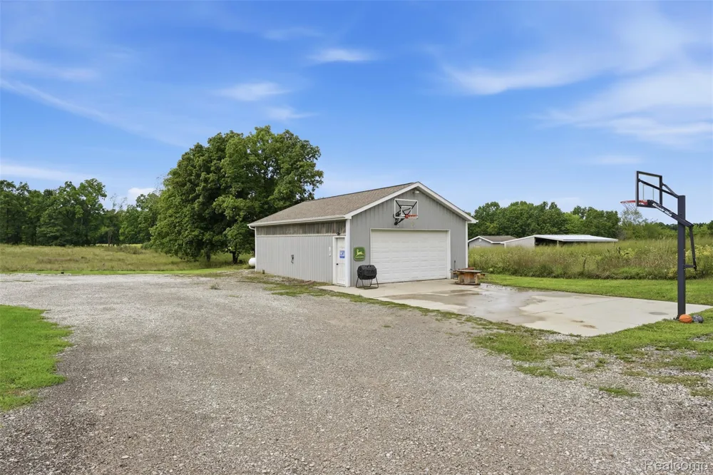 7433 Mabley Hill Road Tyrone Township, MI 48430