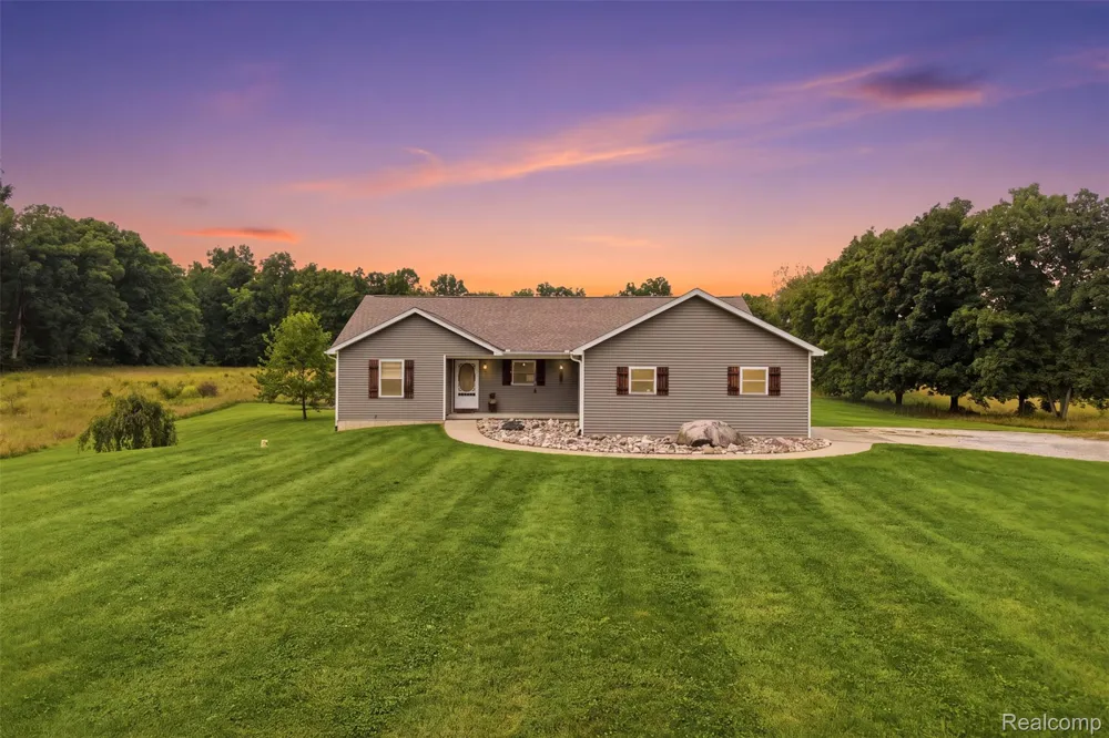 7433 Mabley Hill Road Tyrone Township, MI 48430