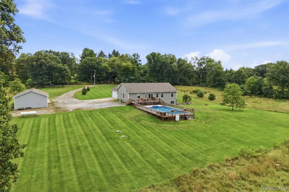 7433 Mabley Hill Road Tyrone Township, MI 48430